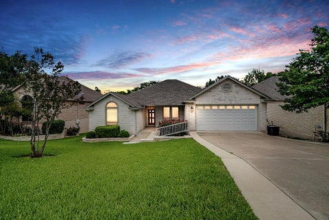 Photo of 218 E Creekview Dr, Fredericksburg, TX 78624 (MLS # 104625)