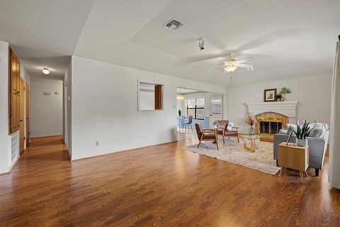 Photo of 108 Tanglewood Dr, Fredericksburg, TX 78624 (MLS # 98926)