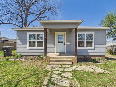 Photo of 108 S Olive St, Fredericksburg, TX 78624 (MLS # 104019)