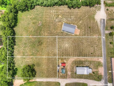 Photo of 1296 E Democrat St, Blanco, TX 78606 (MLS # 104638)