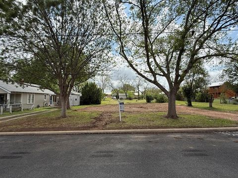 Photo of 211 W Centre St, Fredericksburg, TX 78624 (MLS # 99354)