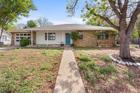 Photo of 1011 Avenue C, Fredericksburg, TX 78624 (MLS # 104226)