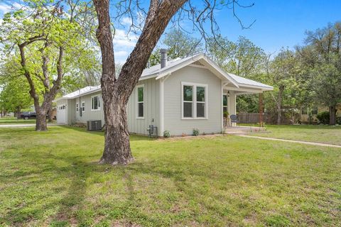 Photo of 114 W Morse St, Fredericksburg, TX 78624 (MLS # 104289)