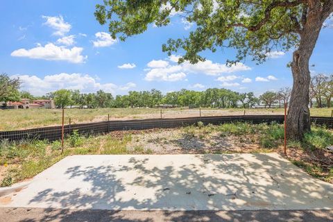 Photo of 1005 W Travis St, Fredericksburg, TX 78624 (MLS # 99384)