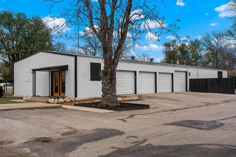 Photo of 2610 Memorial Blvd, Kerrville, TX 78028 (MLS # 104138)