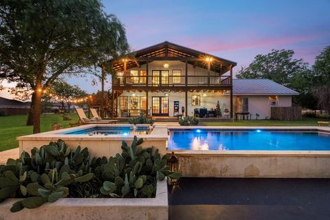 Photo of 271 Smokehouse Rd, Fredericksburg, TX 78624 (MLS # 104484)