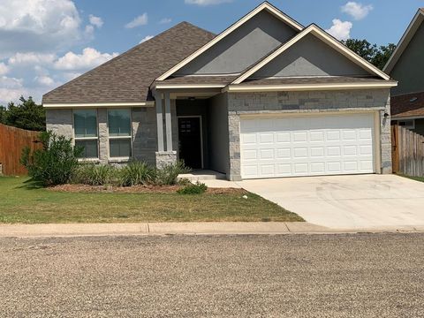 Photo of 306 Winston Dr, Fredericksburg, TX 78624 (MLS # 104215)