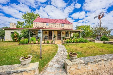 Photo of 6754 North Grape Creek Rd, Fredericksburg, TX 78624 (MLS # 99103)