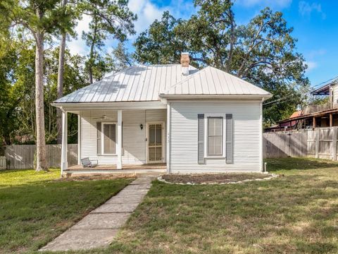 Photo of 413 E College St, Fredericksburg, TX 78624 (MLS # 98804)