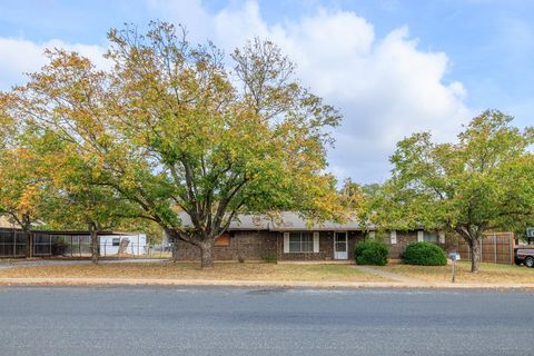 Photo of 308 Frederick Rd, Fredericksburg, TX 78624 (MLS # 99337)