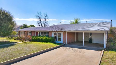 Photo of 511 E Rainey, Mason, TX 76856 (MLS # 104183)