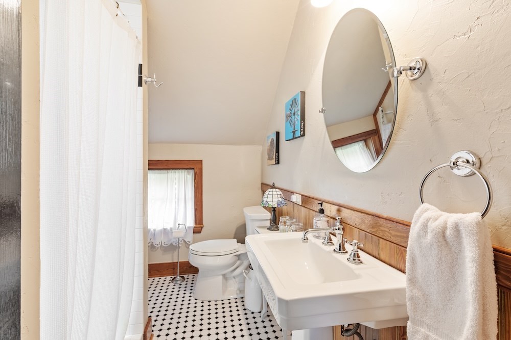 Fredericksburg, Texas, 78624, United States, 3 Bedrooms Bedrooms, ,3 BathroomsBathrooms,Residential,Active,2045665