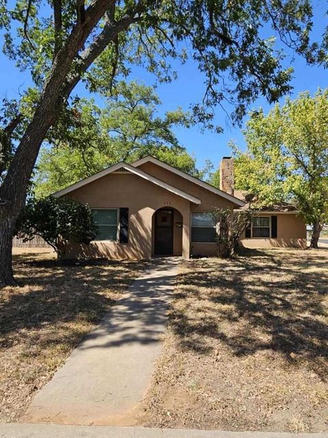 Photo of 111 W Burbank St, Fredericksburg, TX 78624 (MLS # 104476)