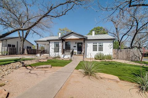 Photo of 320 W Morse St, Fredericksburg, TX 78624 (MLS # 104031)