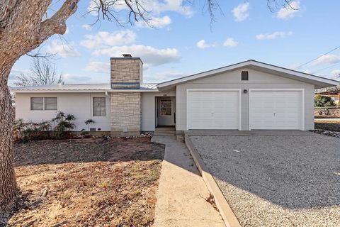 Photo of 303 Walnut St, Fredericksburg, TX 78624 (MLS # 99390)