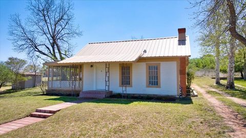 Photo of 205 E Rainey, Mason, TX 76856 (MLS # 104108)