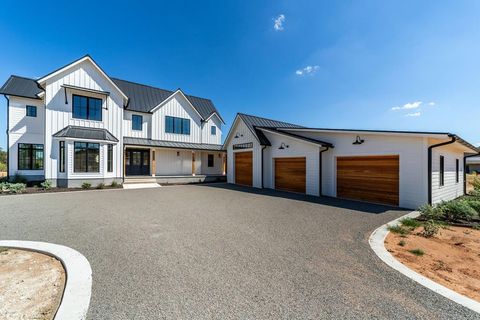 Photo of 324 Klenin Place, Fredericksburg, TX 78624 (MLS # 104287)