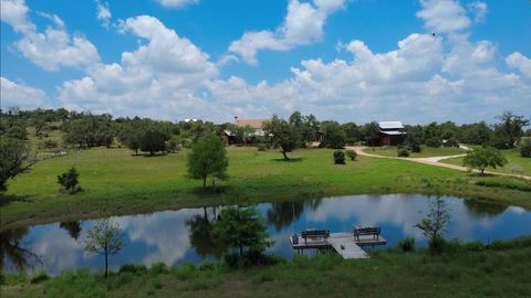 Photo of 382 Breezy Hills Dr, Fredericksburg, TX 78624 (MLS # 104487)
