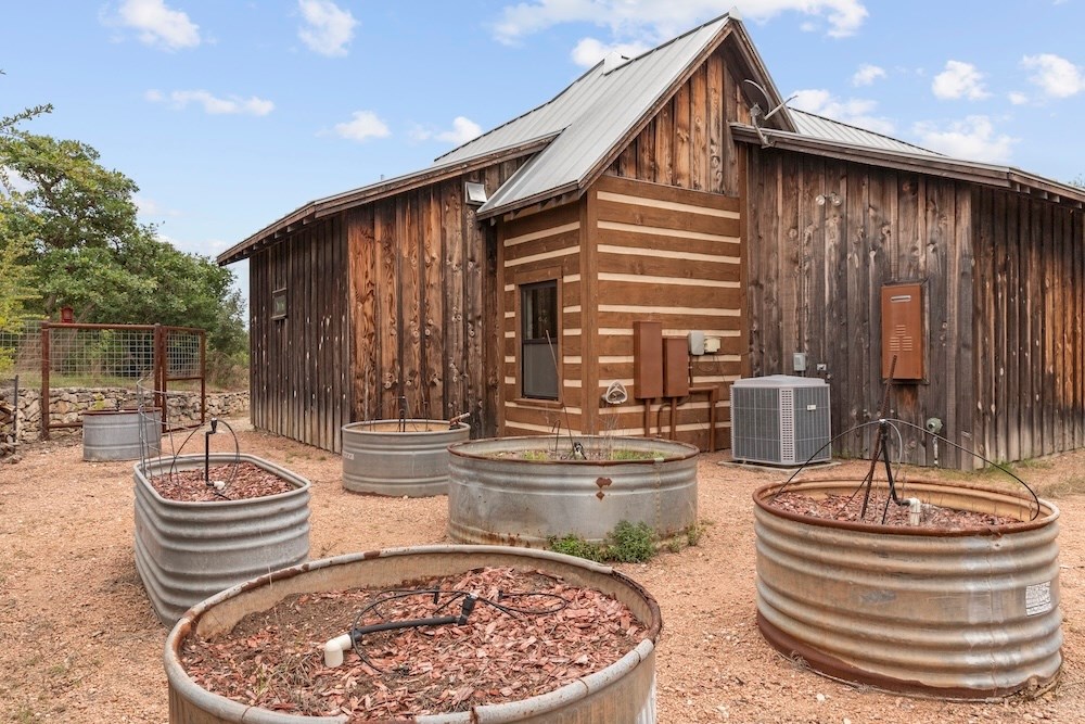 Fredericksburg, Texas, 78624, United States, 4 Bedrooms Bedrooms, ,4 BathroomsBathrooms,Residential,Active,2045756