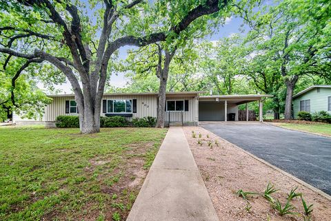 Photo of 803 W Travis St, Fredericksburg, TX 78624 (MLS # 99110)