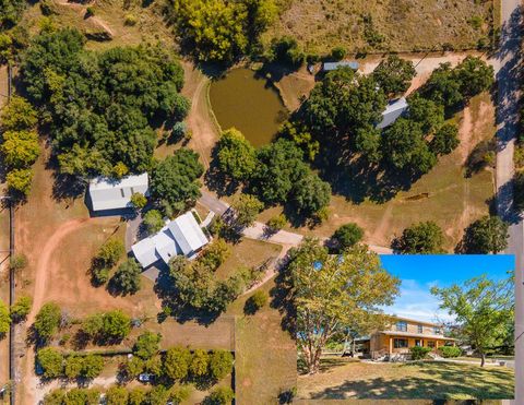 Photo of 959 S Eagle St, Fredericksburg, TX 78624 (MLS # 104395)