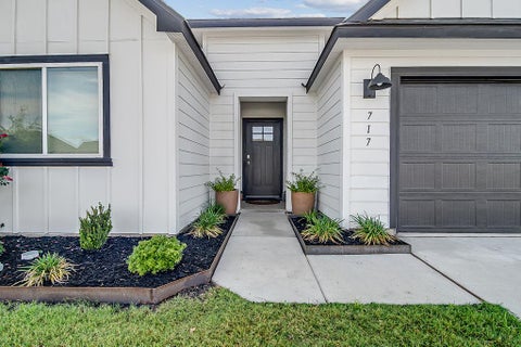 Photo of 717 Tranquility Ln, Fredericksburg, TX 78624 (MLS # 104609)