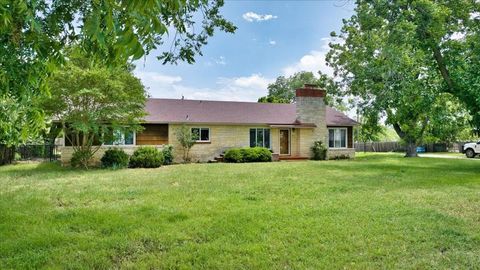 Photo of 931 Doole St, Mason, TX 76856 (MLS # 104569)