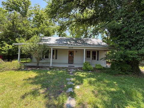 Photo of 509 W Creek St, Fredericksburg, TX 78624 (MLS # 104540)