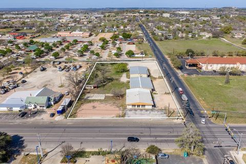 Photo of 702 S Washington St, Fredericksburg, TX 78624 (MLS # 104003)