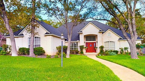 Photo of 308 Wildwood Dr, Fredericksburg, TX 78624 (MLS # 88520)