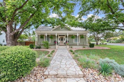 Photo of 312 E College St, Fredericksburg, TX 78624 (MLS # 104475)
