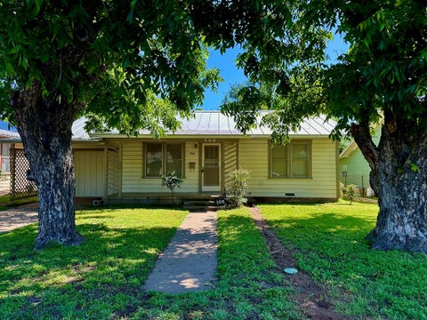 Photo of 106 W Burbank St, Fredericksburg, TX 78624 (MLS # 104654)