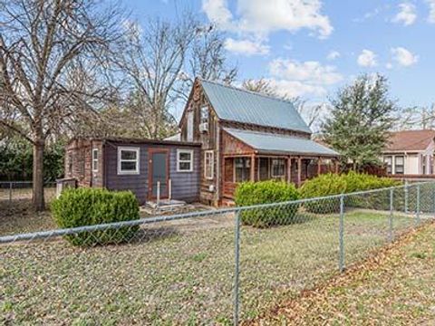 Photo of 209 W Travis St, Fredericksburg, TX 78624 (MLS # 101853)