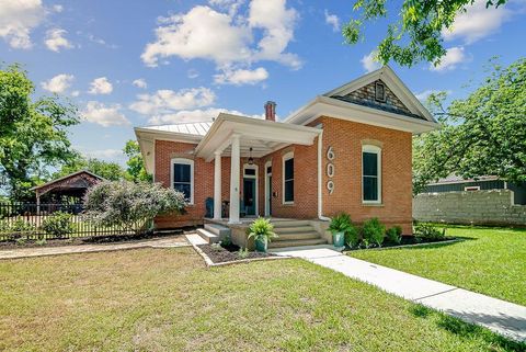 Photo of 609 W Austin St, Fredericksburg, TX 78624 (MLS # 104552)