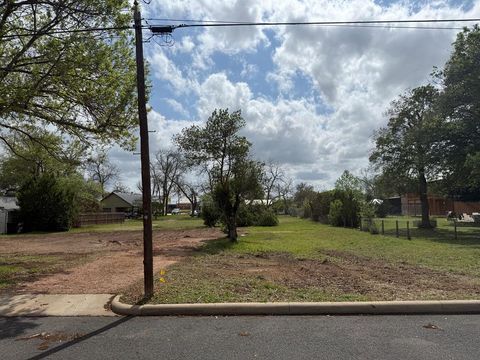 Photo of 213 W Centre St, Fredericksburg, TX 78624 (MLS # 99355)