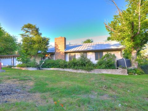 Photo of 17 Roadrunner Dr., Fredericksburg, TX 78624 (MLS # 98805)