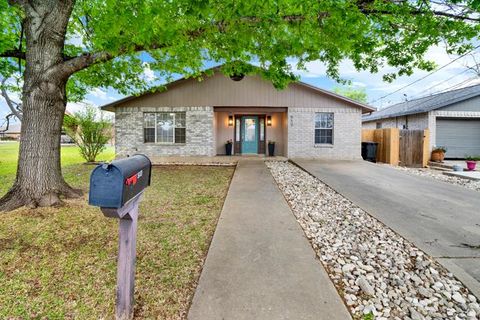Photo of 512 S Mesquite St, Fredericksburg, TX 78624 (MLS # 104113)