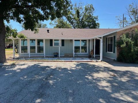 Photo of 208 N Shore Dr, Brady, TX 76825 (MLS # 103940)