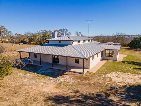 Photo of 622 Paradise Ranch Rd, Fredericksburg, TX 78624 (MLS # 100524)
