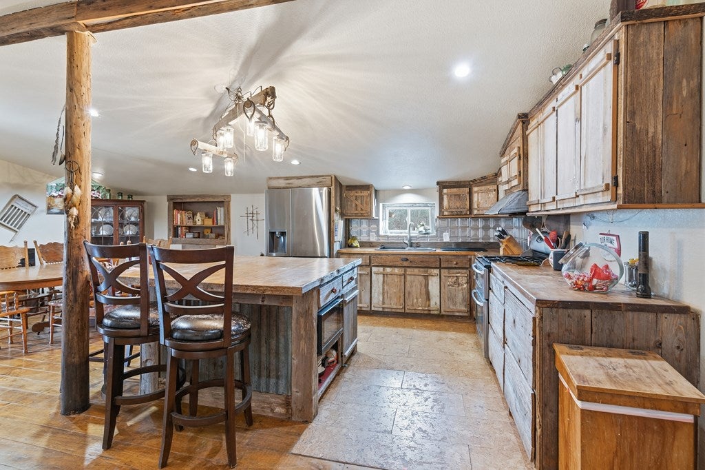 Blanco, Texas, 78606, United States, 3 Bedrooms Bedrooms, ,4 BathroomsBathrooms,Residential,Active,2017094