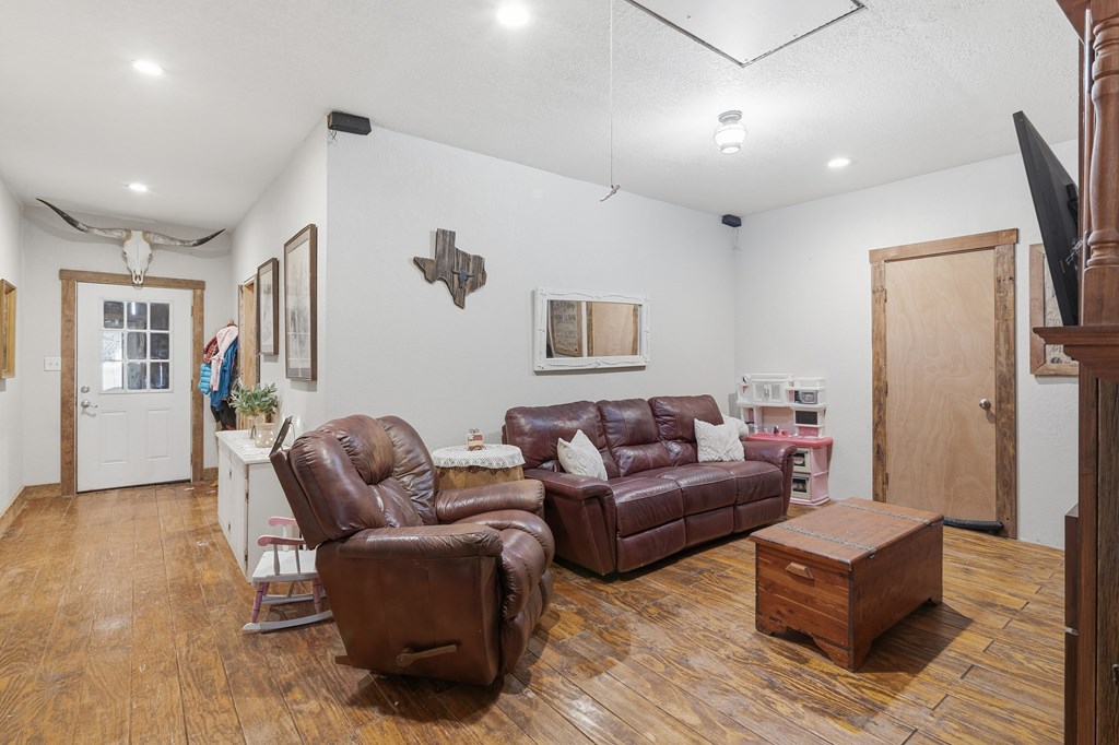 Blanco, Texas, 78606, United States, 3 Bedrooms Bedrooms, ,4 BathroomsBathrooms,Residential,Active,2017094