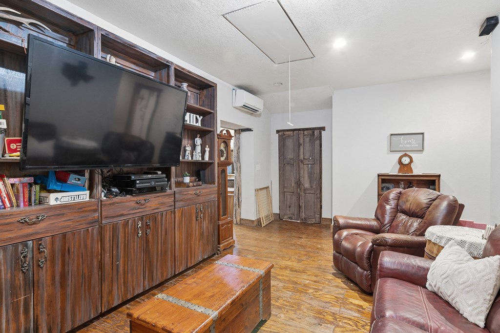 Blanco, Texas, 78606, United States, 3 Bedrooms Bedrooms, ,4 BathroomsBathrooms,Residential,Active,2017094