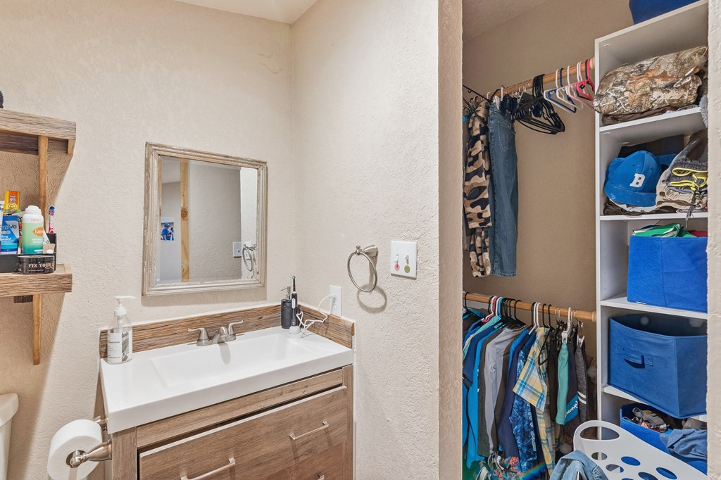 Blanco, Texas, 78606, United States, 3 Bedrooms Bedrooms, ,4 BathroomsBathrooms,Residential,Active,2017094