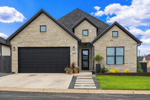 Photo of 1602 Redwood Ct, Fredericksburg, TX 78624 (MLS # 101839)