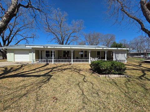 Photo of 1006 E Highway St, Fredericksburg, TX 78624 (MLS # 103894)