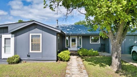 Photo of 904 Bluebonnet, Mason, TX 76856 (MLS # 104482)