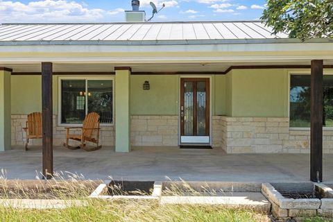 Photo of 110 Live Oak Lane, Kerrville, TX 78028 (MLS # 104652)
