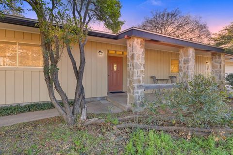 Photo of 105 Hale St, Fredericksburg, TX 78624 (MLS # 98381)