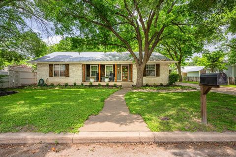 Photo of 506 N Lincoln, Fredericksburg, TX 78624 (MLS # 104672)