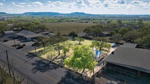 Photo of 1007 N Llano St, Fredericksburg, TX 78624 (MLS # 104112)